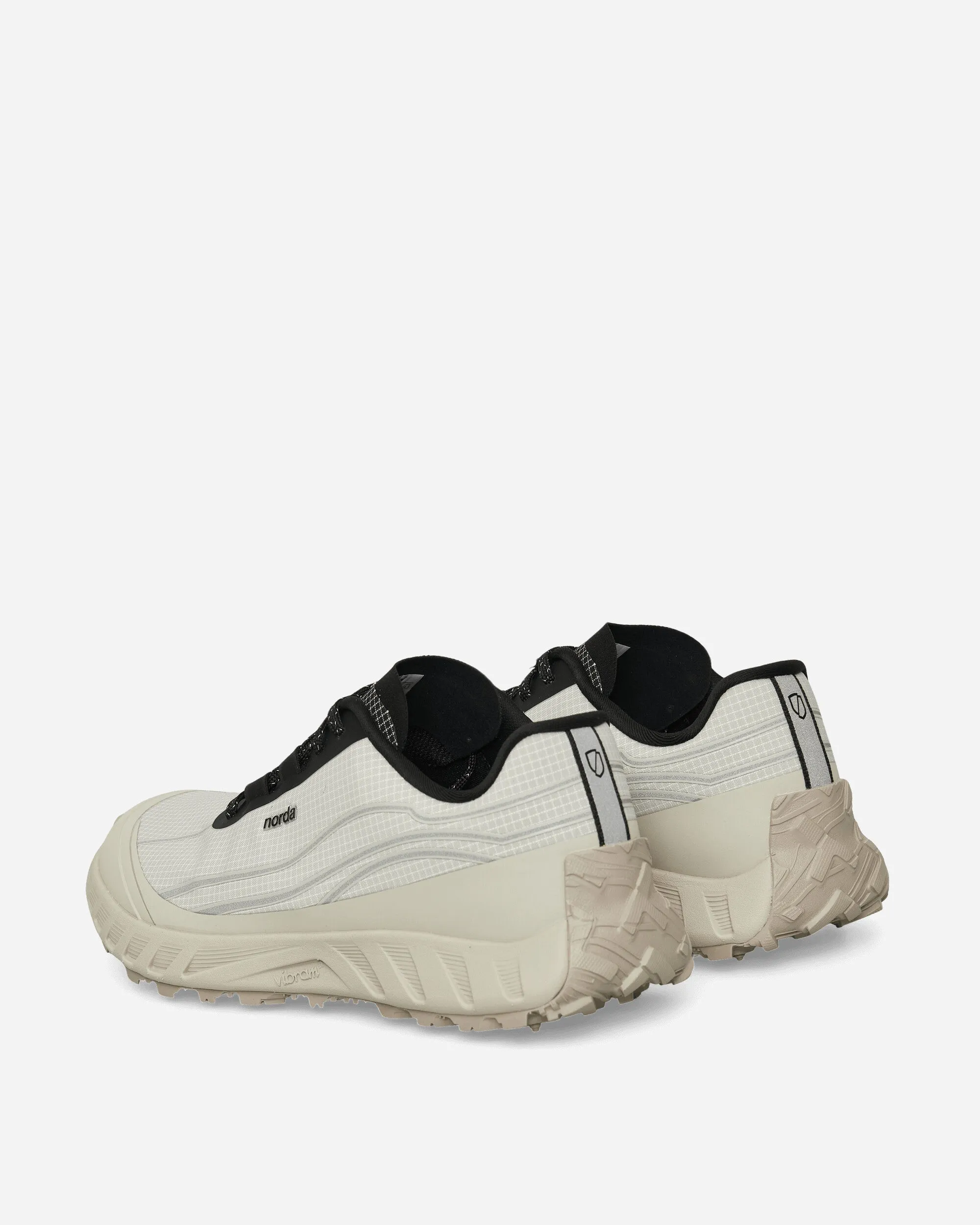 002 Sneakers Cinder