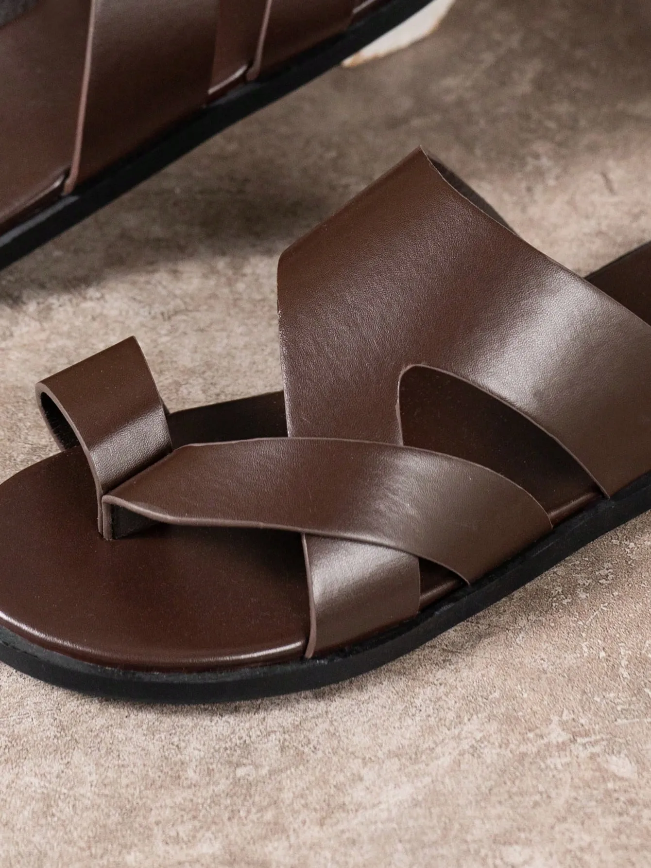 Men's Outdoor Party/Business/Vacation Comfortable Lightweight Non-Slip Slip-On Open-Toe Breathable Solid Color High-End Fashion Casual Flat Sandals
