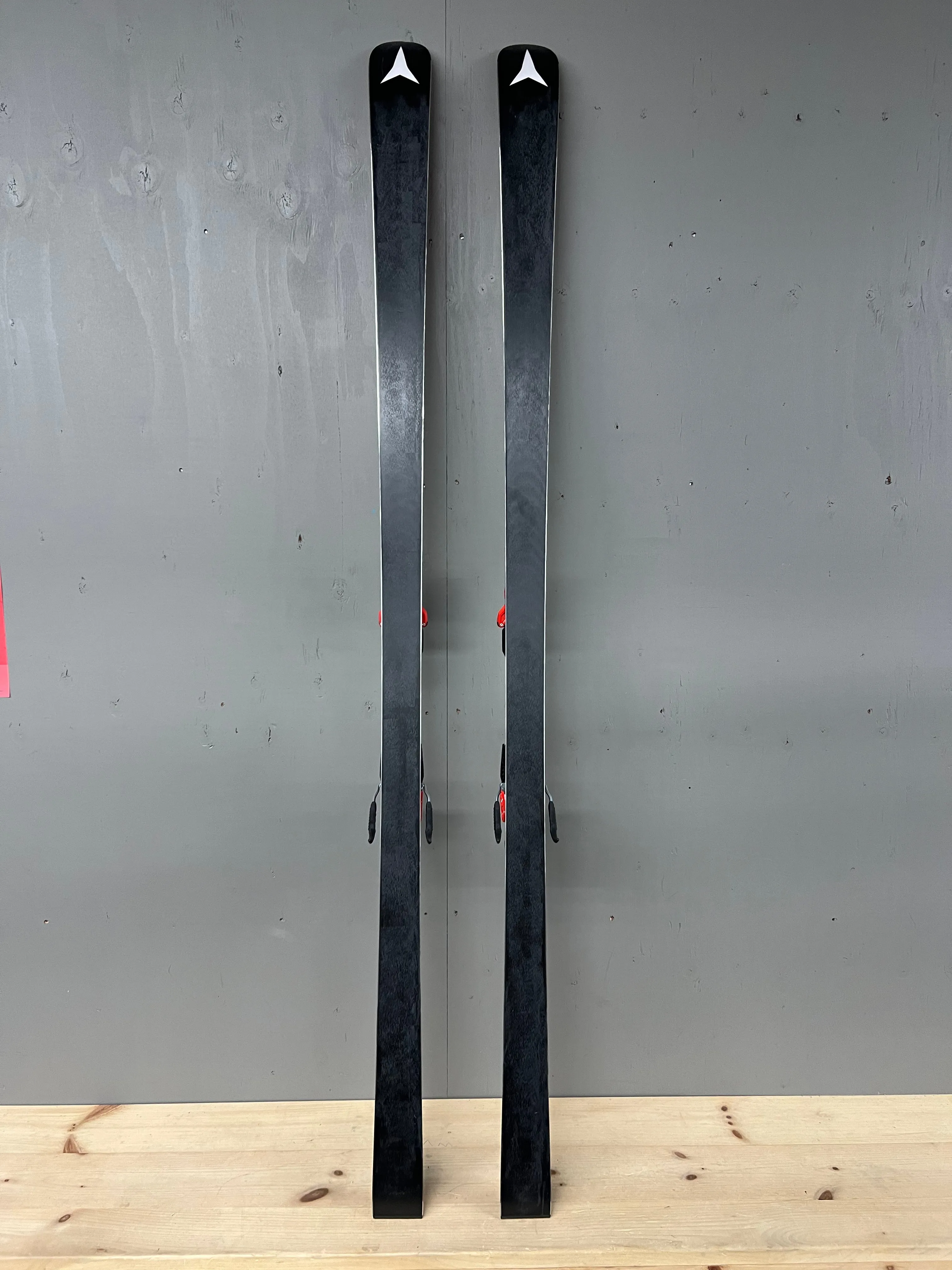 Redster G9 FIS RVSK M Red   X16 VAR (Demo)