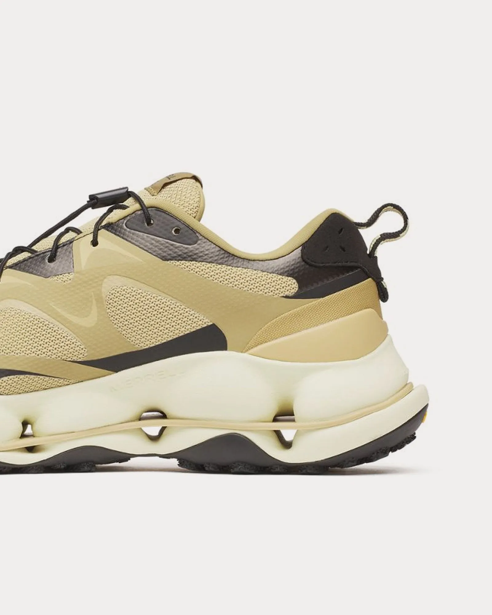 SpeedARC Matis Gore-Tex Gobi Low Top Sneakers